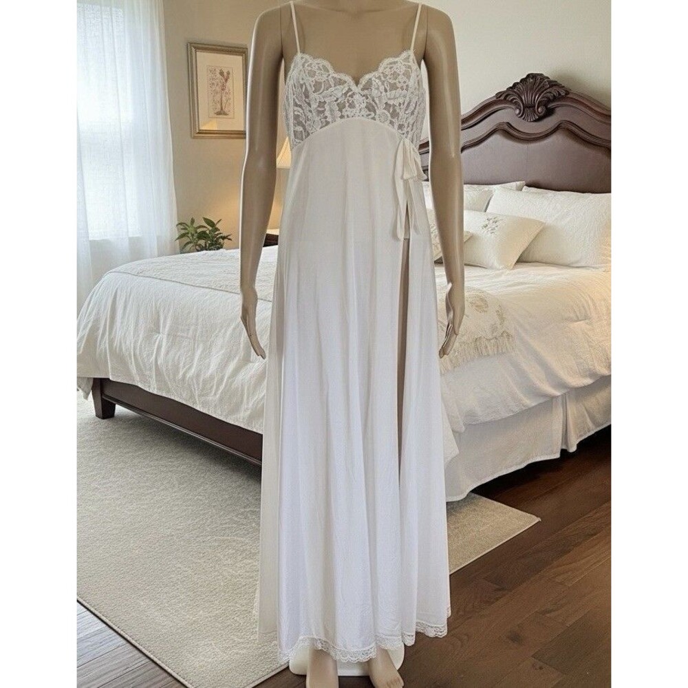 VTG Claire Sandra By Lucie Ann Cream High Side Slip Nightgown Loungewear Sexy